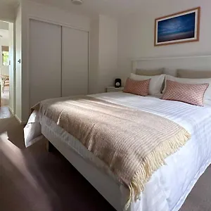 apt-holiday.queenslandhotels.net/